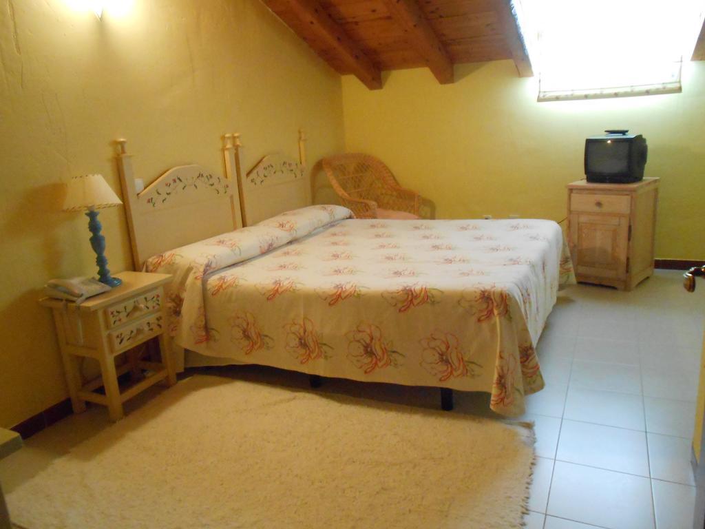 Hostal Burgos Torrecaballeros Phòng bức ảnh